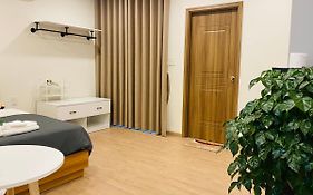 B786 Airport Apartment